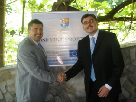 Regionálny výbor Fondu mikroprojektov spolu s českým poslancom za ODS a ex-primátorom Zlína Mgr. Tomášom Úlehlom, jún 2010